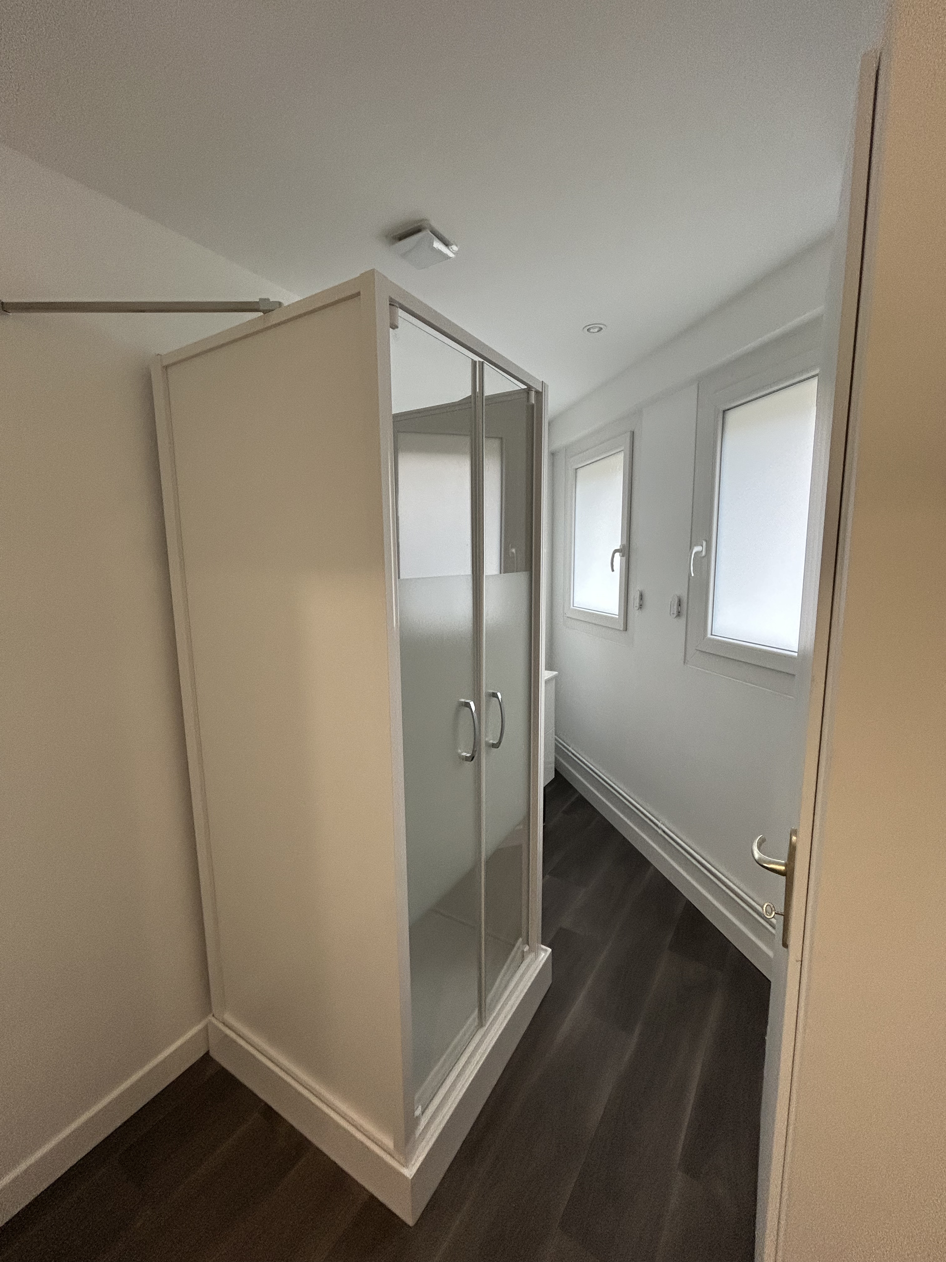 Appartement T2 avec place de parking Le VAUDREUIL (54m²) Appartement T2 avec place de parking Le VAUDREUIL (54m²)