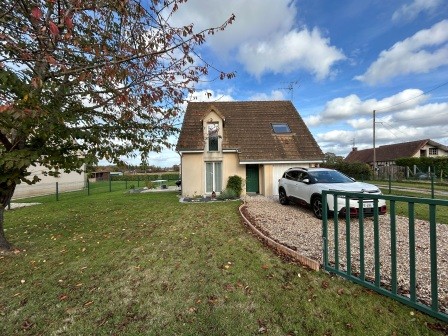 Belle maison T4 (90 m²) à Saint Etienne du Vauvray (27430) avec jardin, terrasse et garage