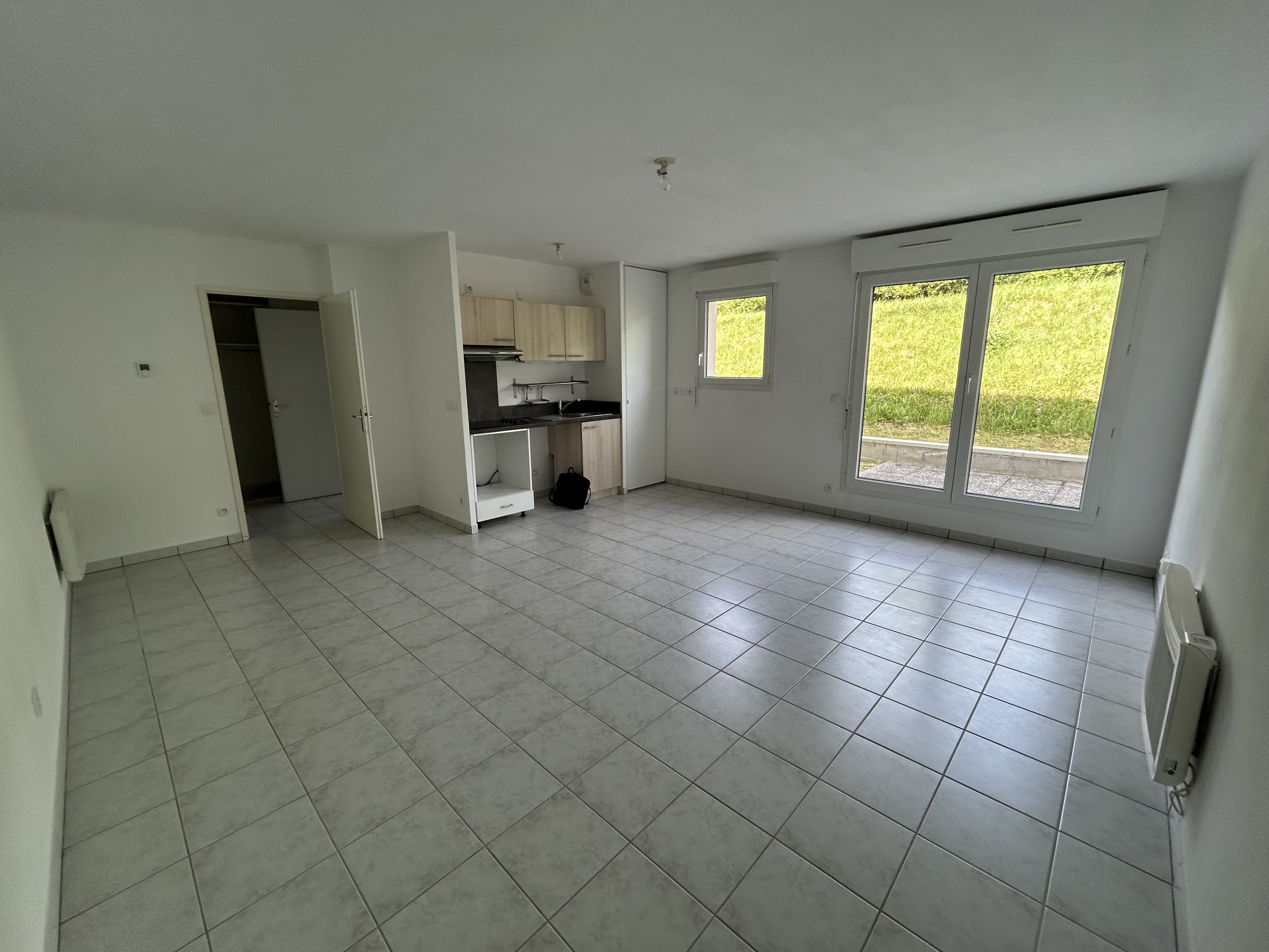 Appartement T1 de 37.41 m² avec terrasse et place de parking en sous sol
