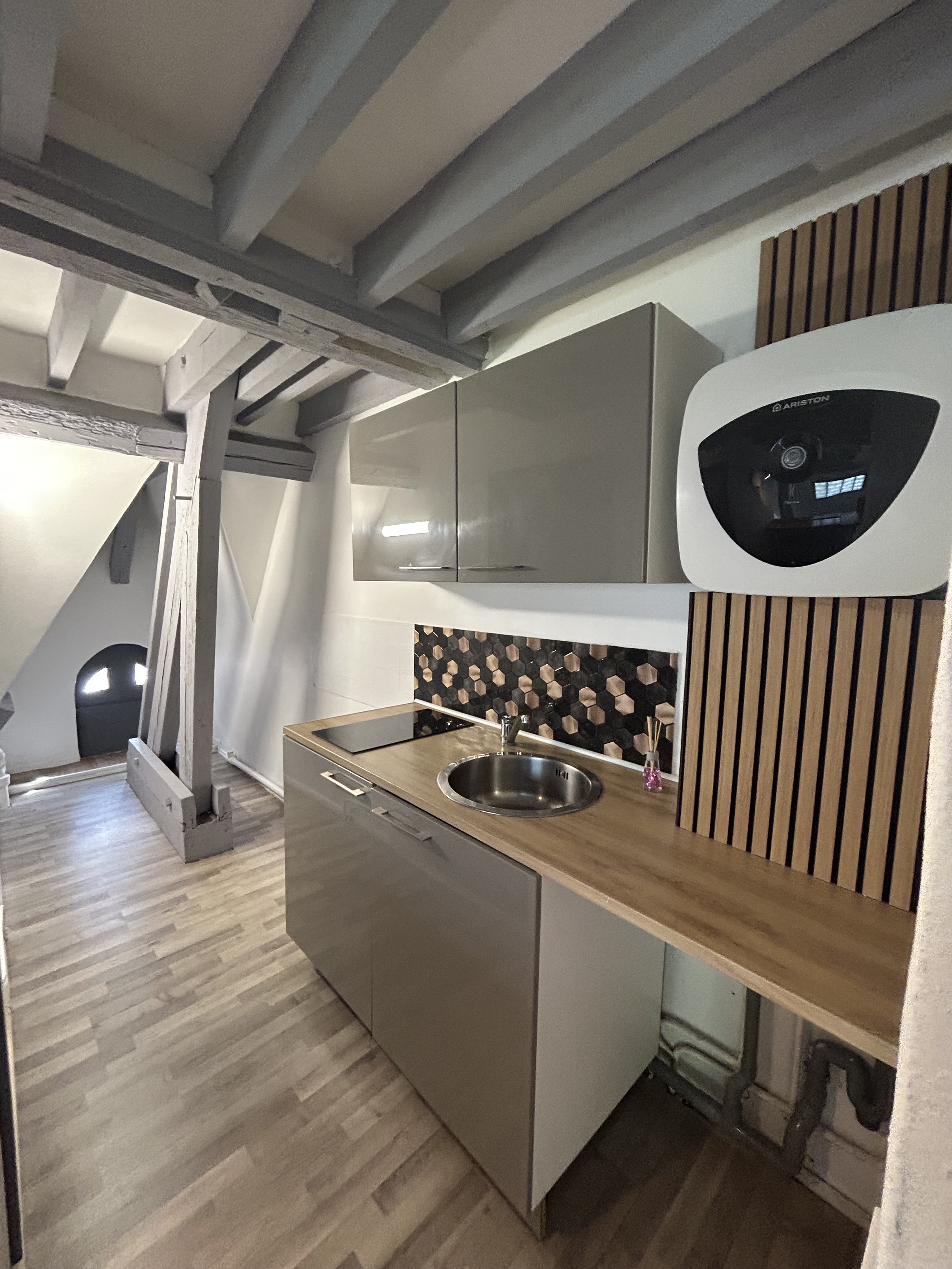Appartement T2 de 19 m² à Louviers avec place de parking