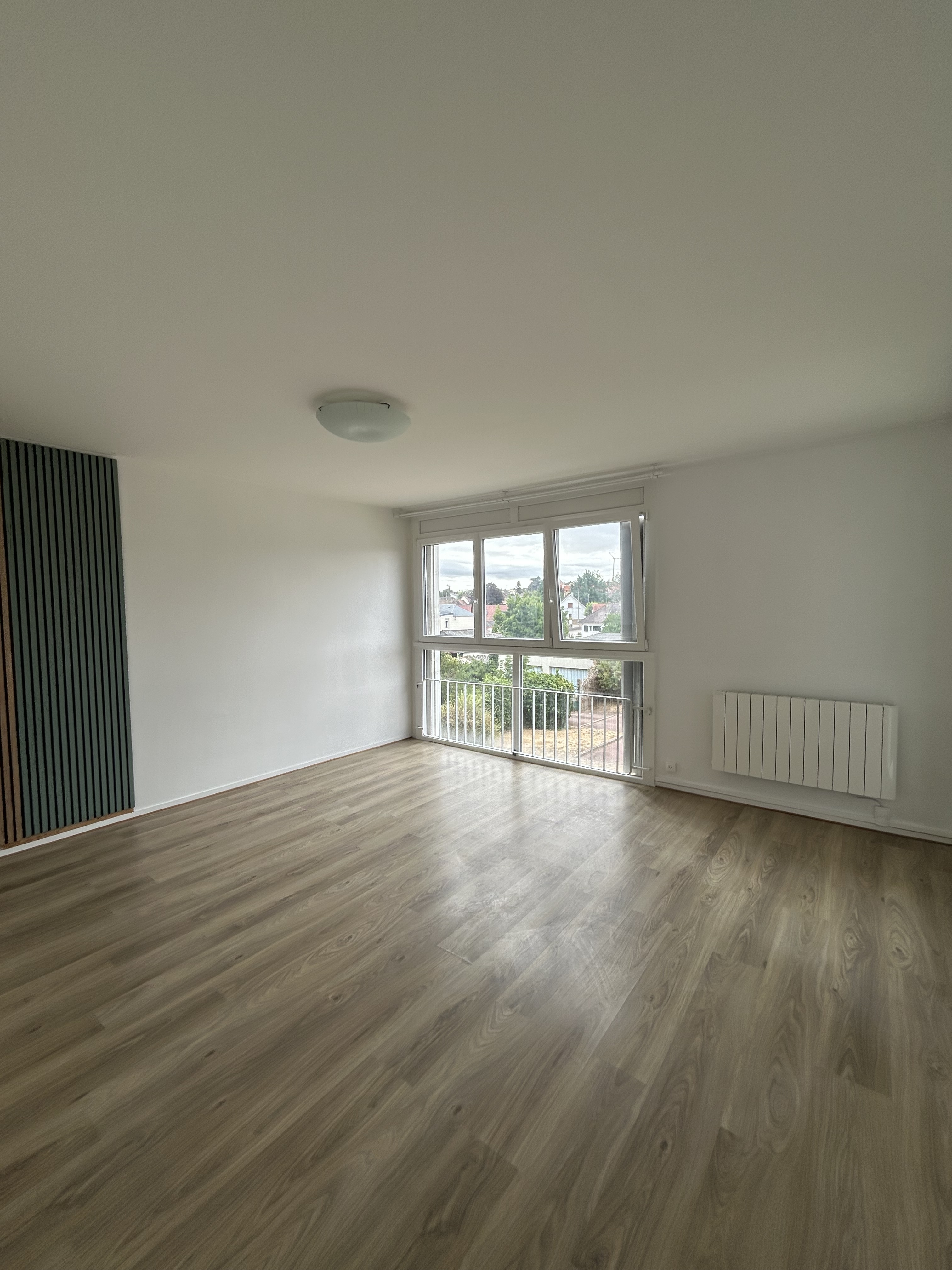 Appartement T4 de 75 m² avec balcon et cave à LOUVIERS