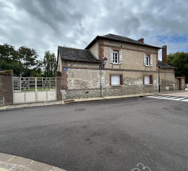Belle maison T6 à la VAUDREUIL (110m²) avec jardin et dépendance