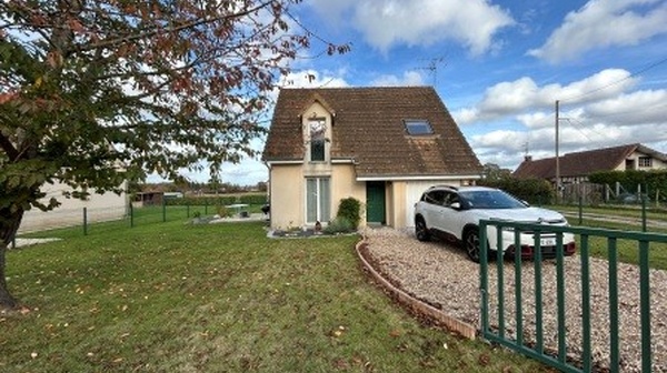 Belle maison T4 (90 m²) à Saint Etienne du Vauvray (27430) avec jardin, terrasse et garage