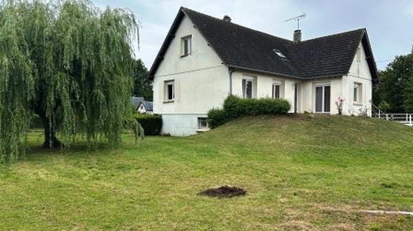 Belle maison T6 à Fontaine-Heudebourg (131.78m²) avec jardin, terrasse et sous sol complet