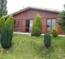 Pavillon de style chalet de 50.28m² avec jardin clôturé, terrasse et garage à Le Vauvreuil